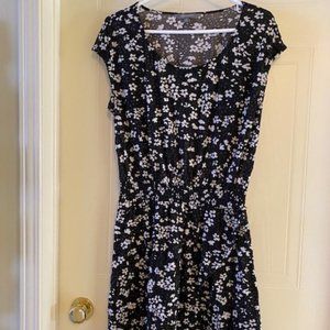 Daisy Fuentes dress in size small